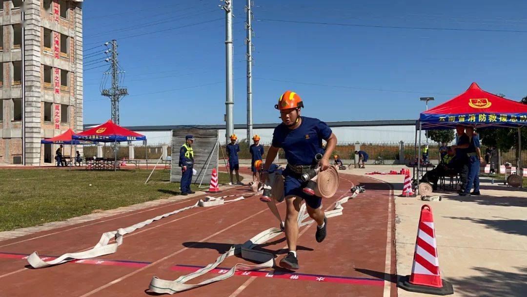 比赛中冷静果断的裁判调度让场面得以控制