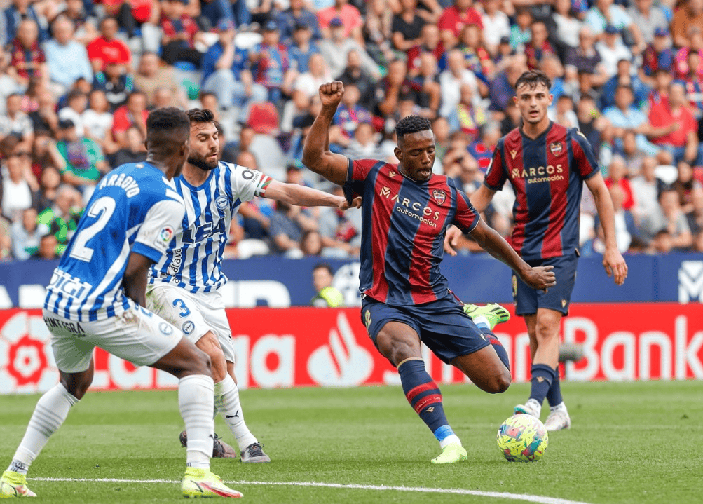 包含莱万特主场战胜维戈塞尔塔，重返战果的词条