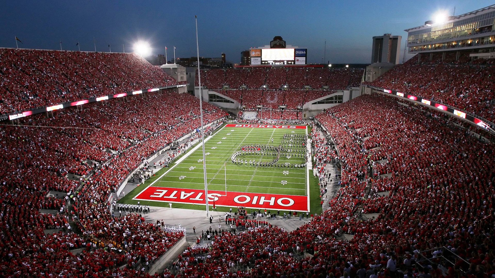 阿拉巴的稳定方程式,F1街道赛之夜的隐形引擎