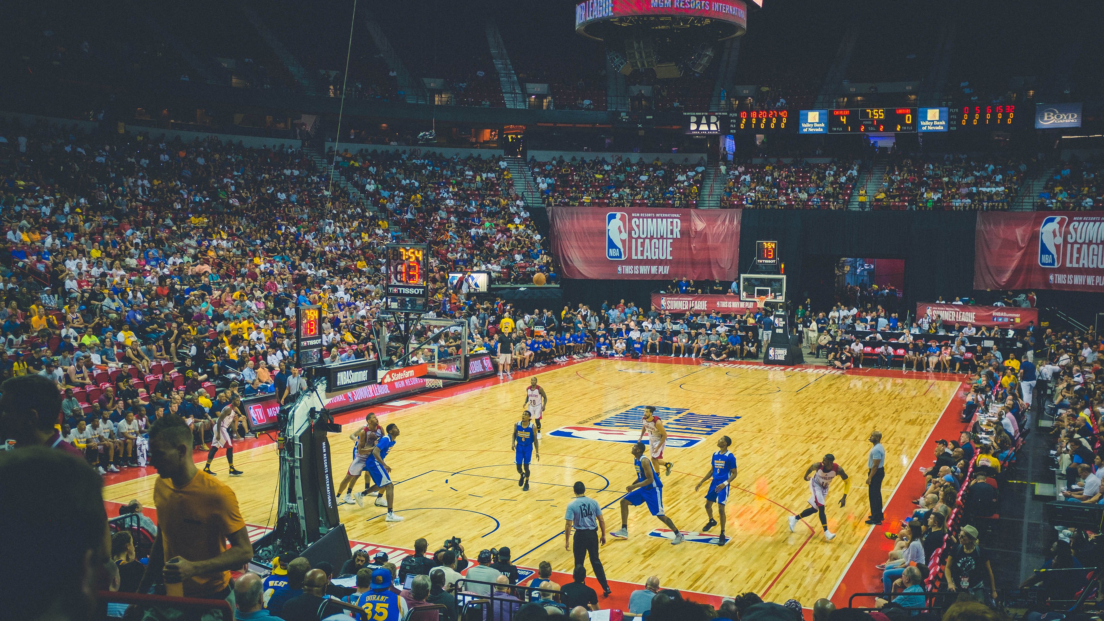 福克斯末节爆发如利刃出鞘，北京队强势攻陷湖人主场