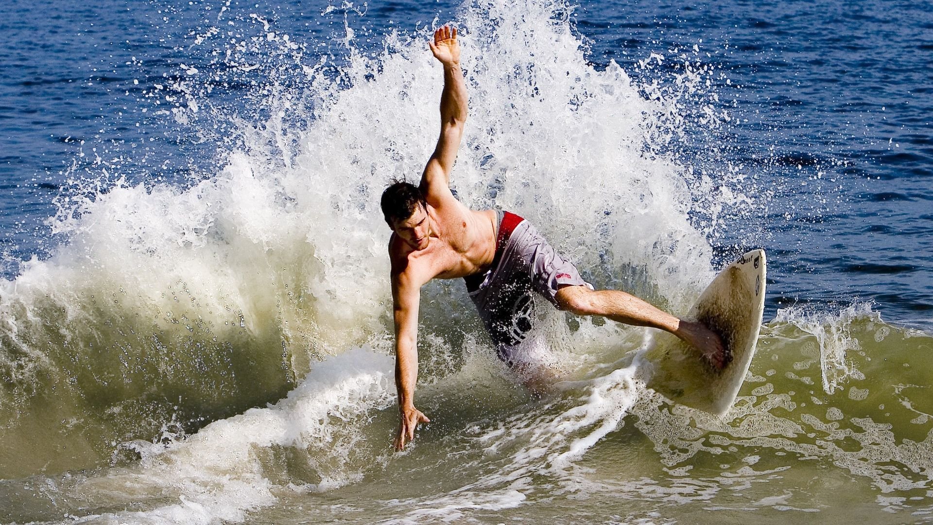 活塞封锁魔术，保罗末节接管比赛，一场关于掌控与逆袭的战术诗篇